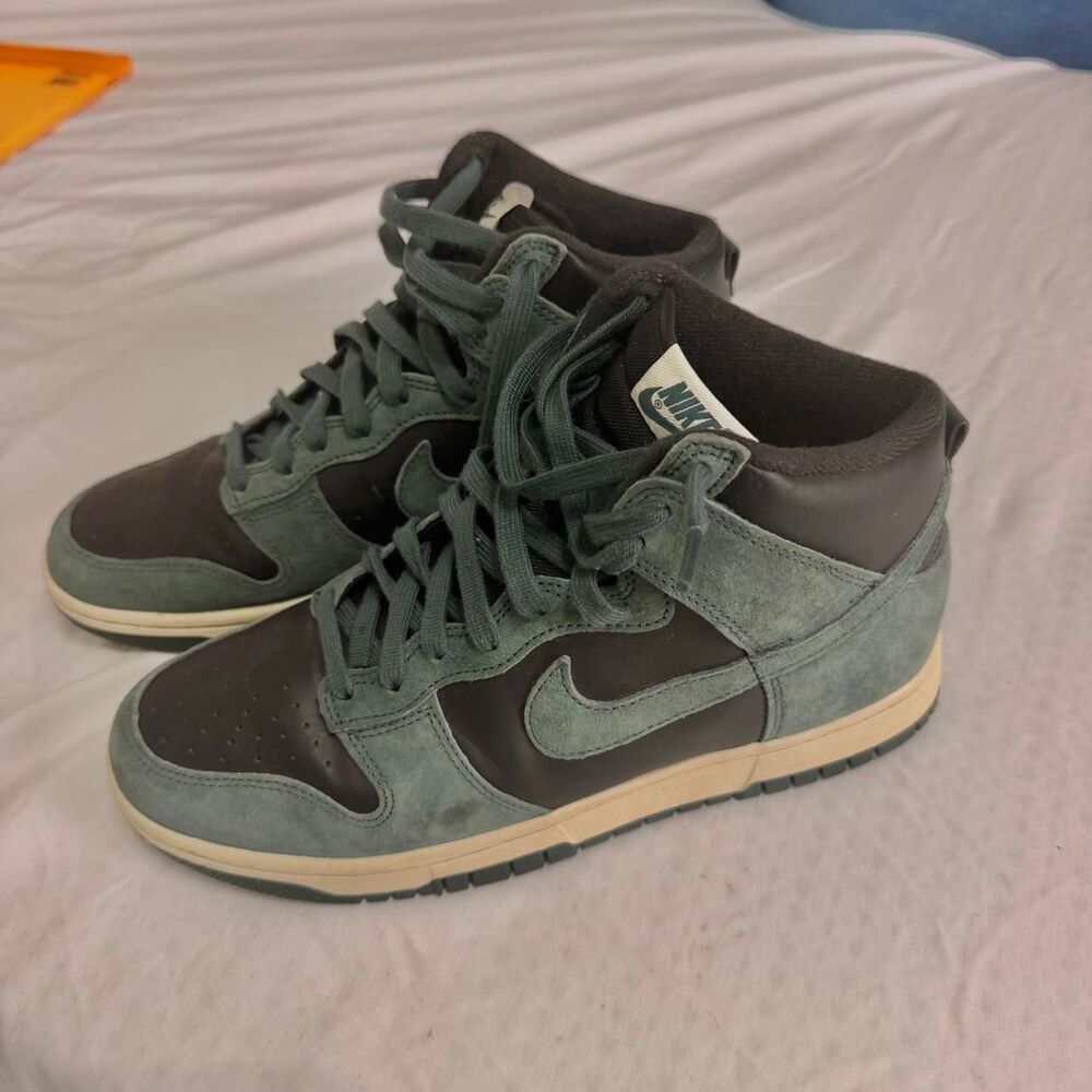Nike Men's Green and Grey Trainers